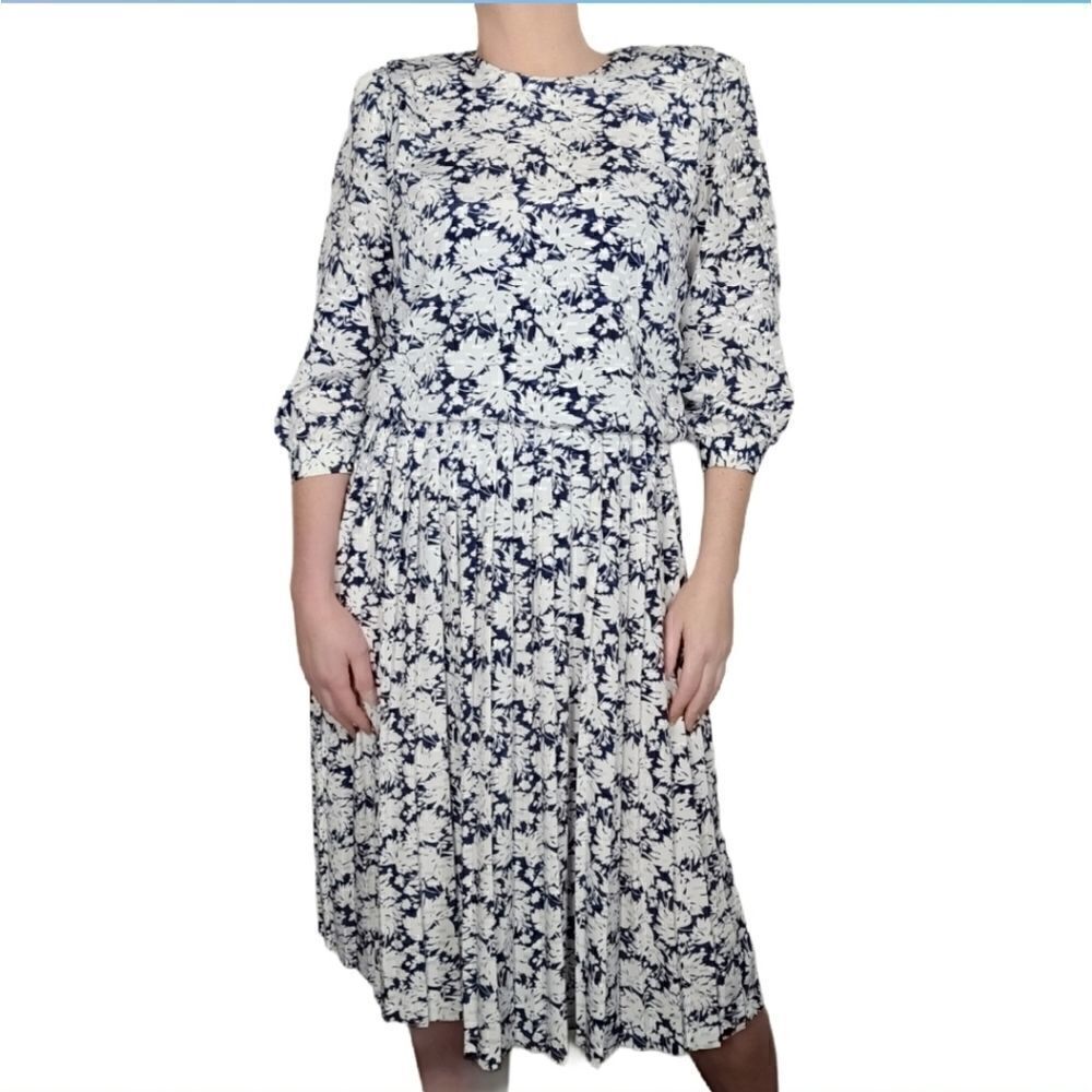 R.E.O Vintage Black & White Floral Pleated Dress